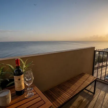 Sea Front 3 Bedroom With Ps5 Apartment