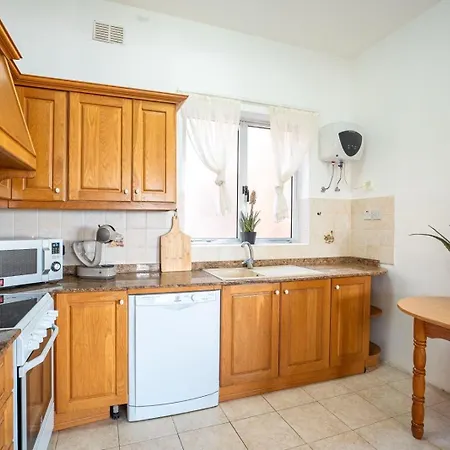 Sea Front 3 Bedroom With Ps5 Apartment